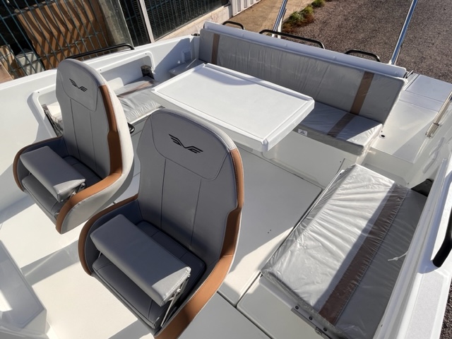 slider 7 Beneteau Flyer 8 SPACEdeck V2